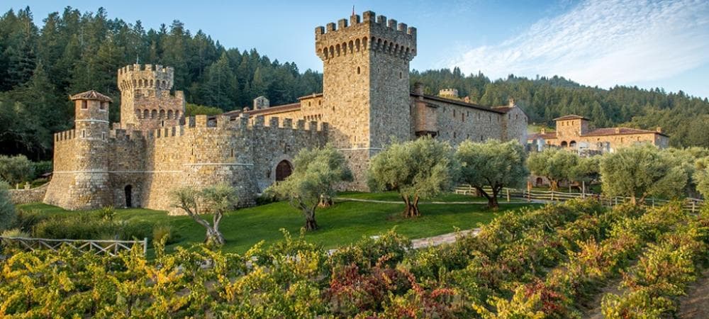 Величественный замок Кастелло-ди-Амороса был вдохновлен средневековыми итальянскими замками.